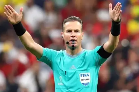 ماكيلي يدير مباراة الهلال وباتشوكا الحاسمة في مونديال الأندية